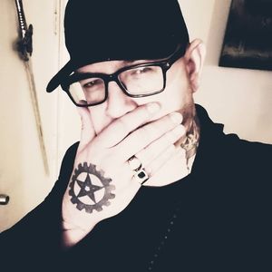 Meet your Posher, Christopher